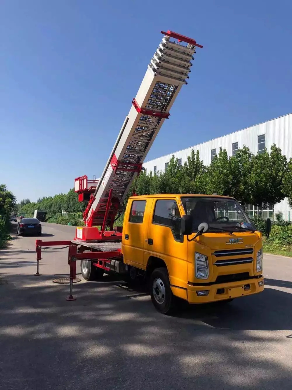 黎安镇附近的云梯车出租服务：轻松解决高空作业需求