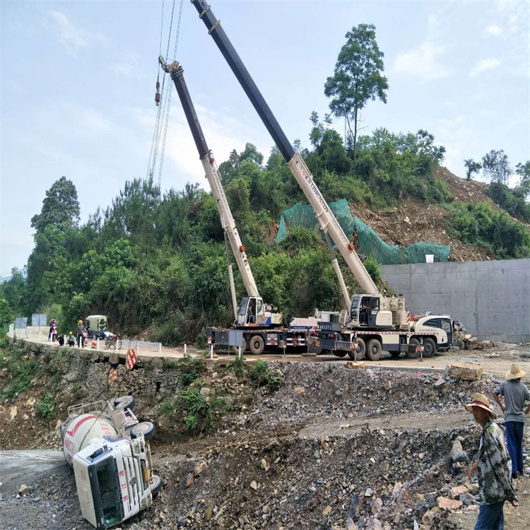 黎安镇汽车掉沟里叫吊车救援要多少钱